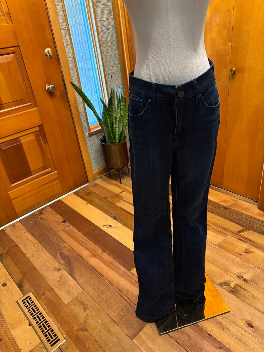 NWT Seven7 High Waisted Tummy Control Jeans
